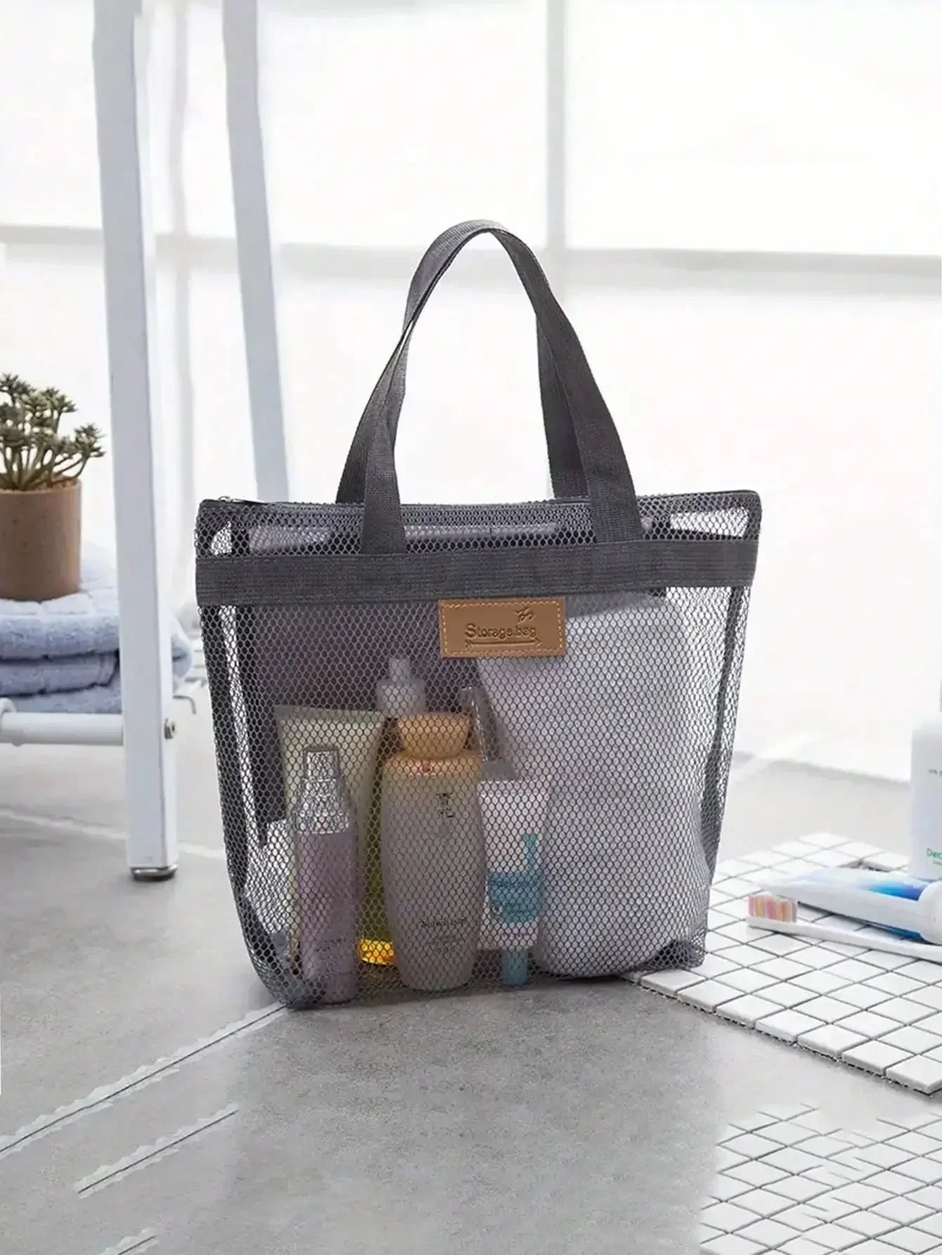 Lightweight Mesh Shower Bag Large Capacity Travel Toiletry Organizer With Zipper